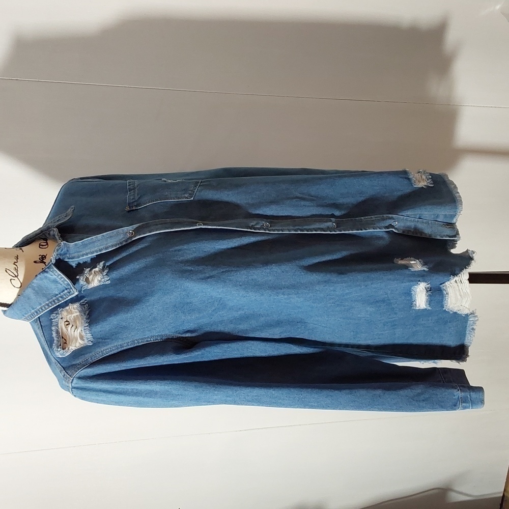 Boutique| Womens Blue Denim Snap Button Top Distressed /Raw Hem Sz.XL